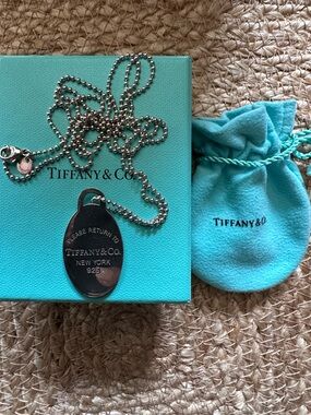 Tiffany & Co. Return to Tiffany Oval Tag Necklace Sterling Silver 35” Chain